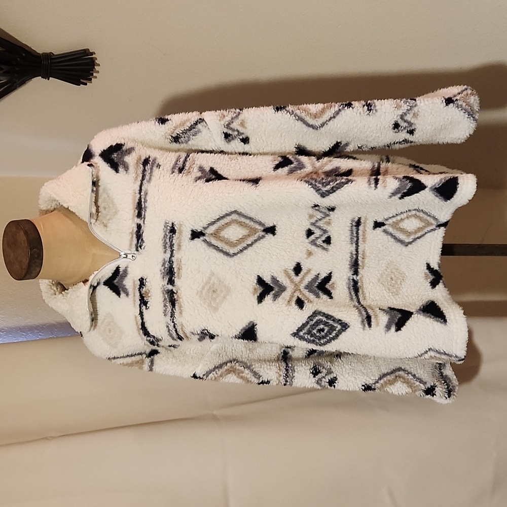 Warm and cozy woman's fleece pullover L off white